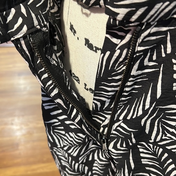 Ann Taylor Loft Black & White Palm Print Romper (4P) - Picture 7 of 10
